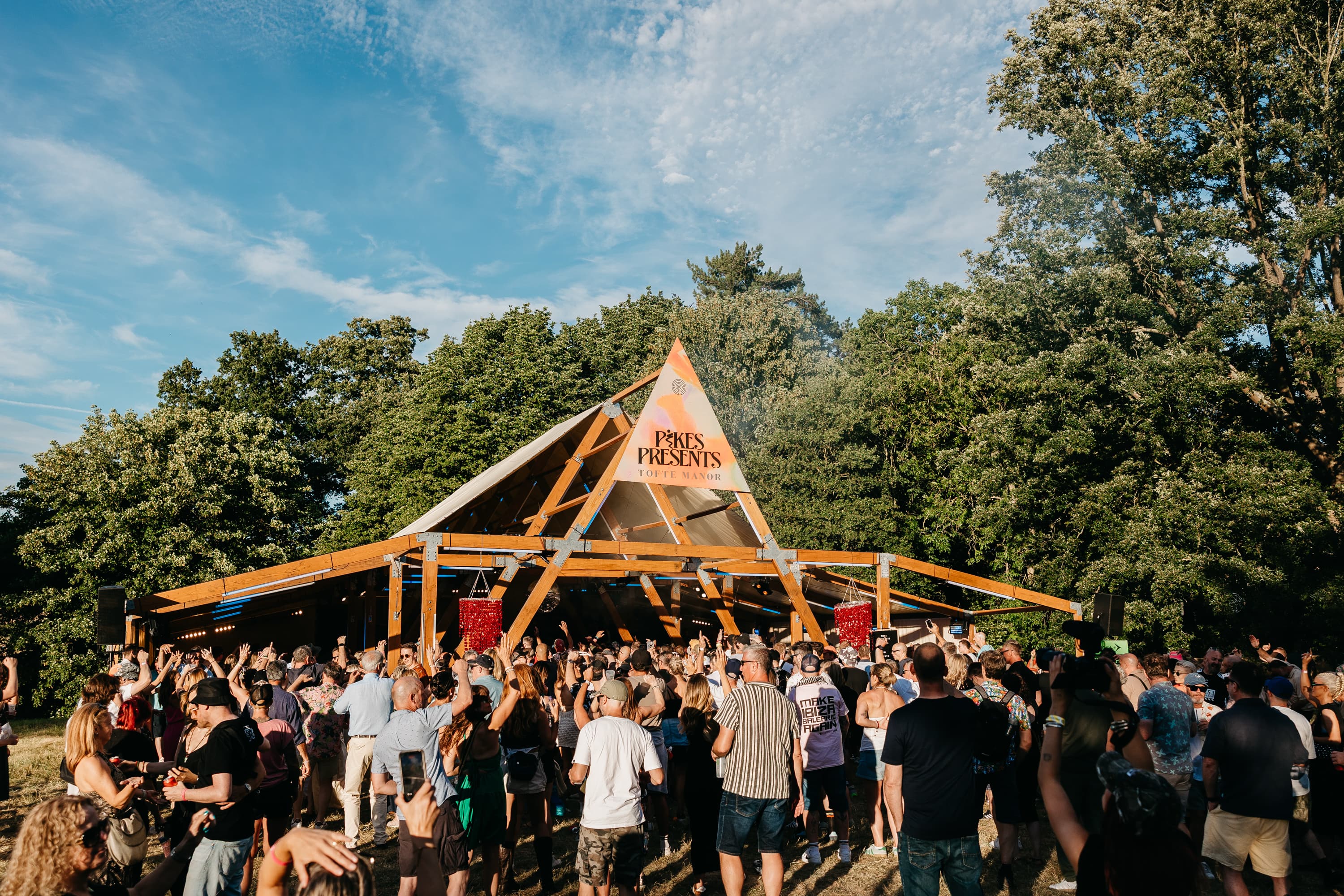 Saturday Stage Takeover Atmosphere